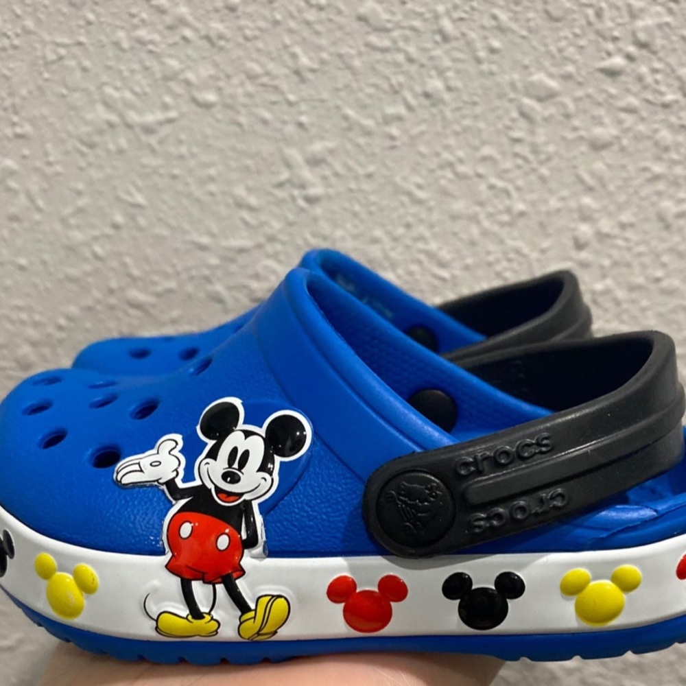 Mickey Mouse crocs toddler size 6c